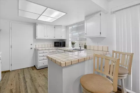 Kitchen - 525 Cloudview Dr, Watsonville, CA 95076 photo 2 of 5