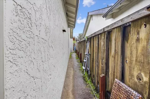 Entry Way - 525 Cloudview Dr, Watsonville, CA 95076 photo 3 of 3