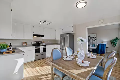 Dining - 404 Monterey Ave, Capitola, CA 95010 photo 2 of 5