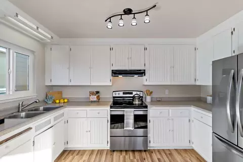 Kitchen - 404 Monterey Ave, Capitola, CA 95010 photo 4 of 8
