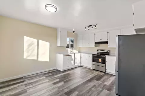 Kitchen - 404 Monterey Ave, Capitola, CA 95010 photo 6 of 8