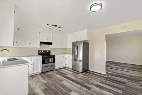 Kitchen - 404 Monterey Ave, Capitola, CA 95010 photo 7 of 8