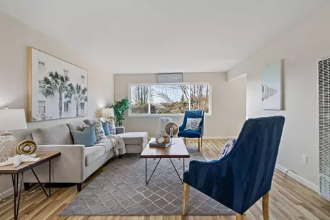 Living - 404 Monterey Ave, Capitola, CA 95010 photo 2 of 8