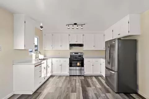 Kitchen - 404 Monterey Ave, Capitola, CA 95010 photo 5 of 8