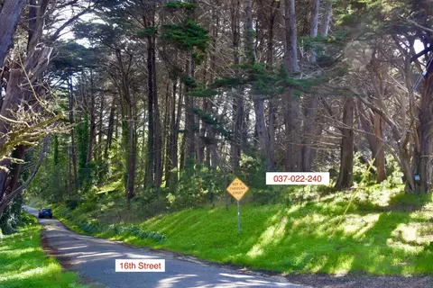 037022240 Carlos St, Moss Beach, CA 94038