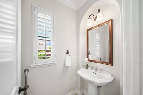 Bath - 7170 Eagle Ridge Dr, Gilroy, CA 95020 photo 1 of 8