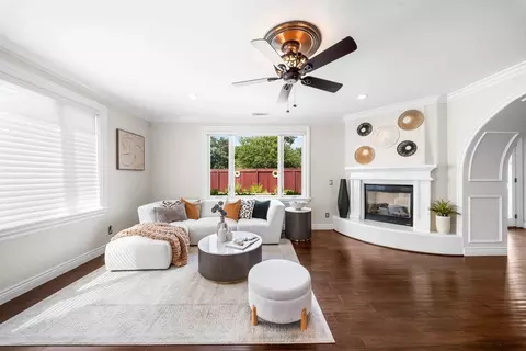 Living - 7170 Eagle Ridge Dr, Gilroy, CA 95020 photo 4 of 7