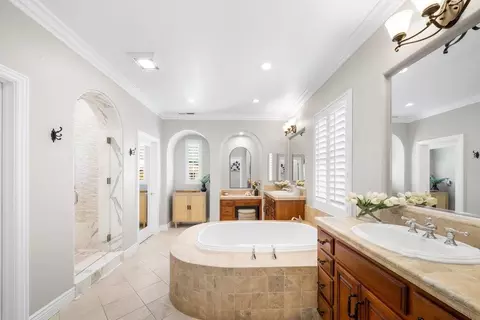 Bath - 7170 Eagle Ridge Dr, Gilroy, CA 95020 photo 3 of 8