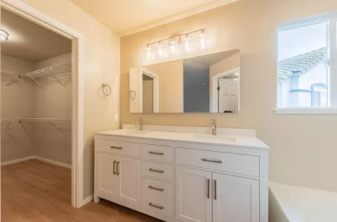 Bath - 10 Rex Cir, Salinas, CA 93906 photo 2 of 5