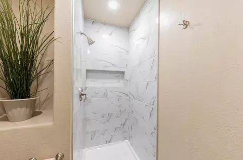 Bath - 10 Rex Cir, Salinas, CA 93906 photo 4 of 5