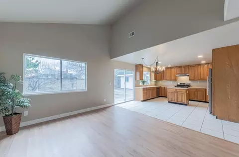 Living - 10 Rex Cir, Salinas, CA 93906 photo 9 of 9