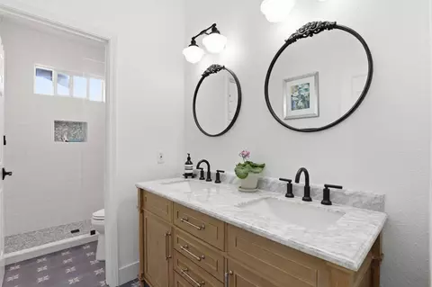 Bath - 1320 Heritage Way, Gilroy, CA 95020 photo 2 of 4