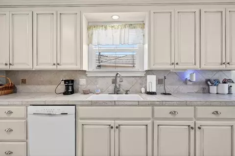Kitchen - 14 San Juan Dr, Salinas, CA 93901 photo 4 of 4