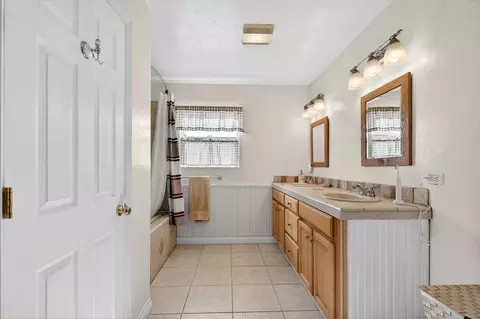 Bath - 14 San Juan Dr, Salinas, CA 93901 photo 1 of 3