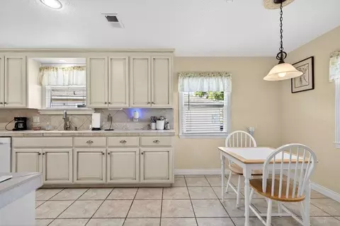 Kitchen - 14 San Juan Dr, Salinas, CA 93901 photo 2 of 4
