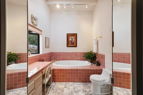 Bath - 2914 Colton Rd, Pebble Beach, CA 93953 photo 2 of 6