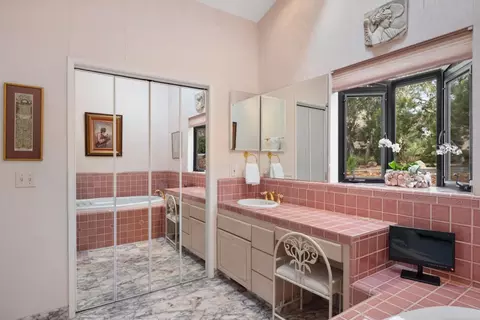 Bath - 2914 Colton Rd, Pebble Beach, CA 93953 photo 3 of 6