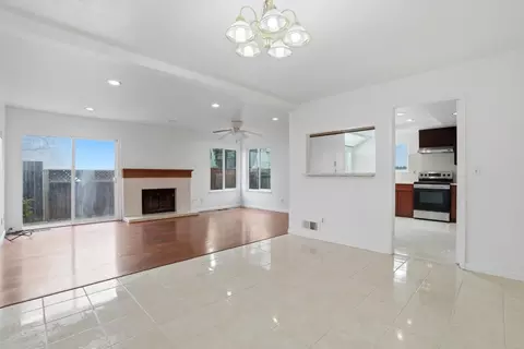 Living - 161 Edgewater Pl, Pittsburg, CA 94565 photo 6 of 8