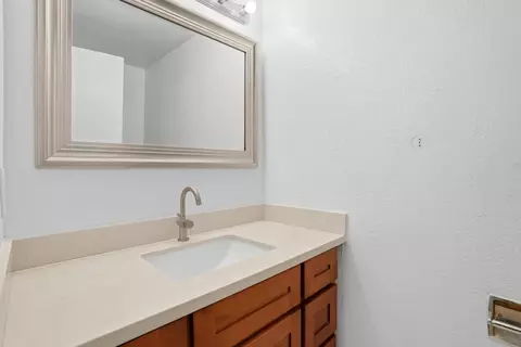 Bath - 161 Edgewater Pl, Pittsburg, CA 94565 photo 4 of 4