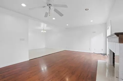 Living - 161 Edgewater Pl, Pittsburg, CA 94565 photo 2 of 8