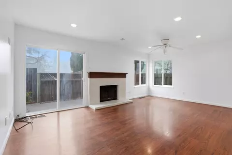 Living - 161 Edgewater Pl, Pittsburg, CA 94565 photo 4 of 8