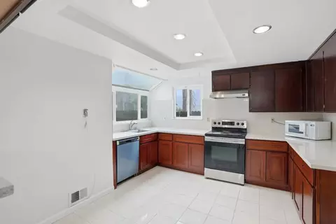 Kitchen - 161 Edgewater Pl, Pittsburg, CA 94565 photo 1 of 3