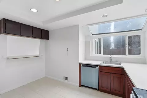 Kitchen - 161 Edgewater Pl, Pittsburg, CA 94565 photo 3 of 3
