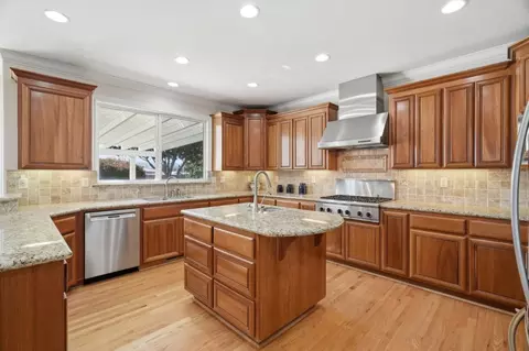 Kitchen - 730 Lepa Ct, Gilroy, CA 95020 photo 4 of 8