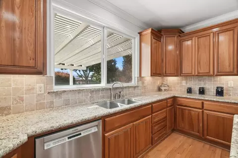 Kitchen - 730 Lepa Ct, Gilroy, CA 95020 photo 6 of 8