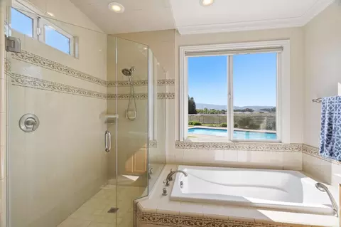 Bath - 730 Lepa Ct, Gilroy, CA 95020 photo 4 of 6