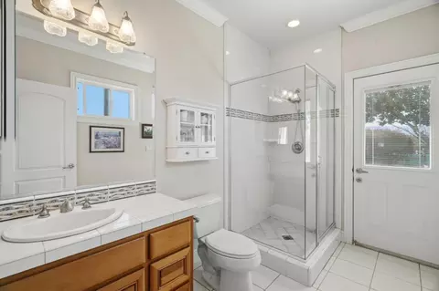 Bath - 730 Lepa Ct, Gilroy, CA 95020 photo 6 of 6