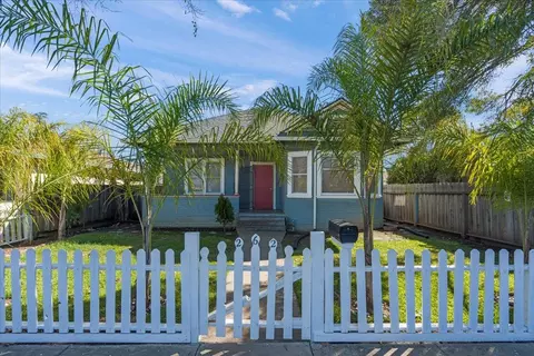 262 E 6th St, Gilroy, CA 95020