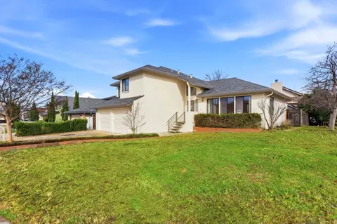 1340 Terrace Dr, Hollister, CA 95023