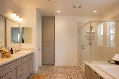Bath - 3004 Lighthouse Ln, Marina, CA 93933 photo 2 of 7