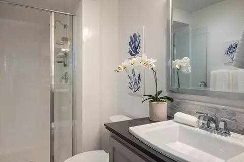 Bath - 3004 Lighthouse Ln, Marina, CA 93933 photo 5 of 7