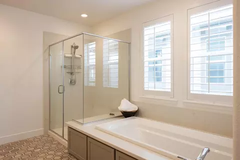 Bath - 3004 Lighthouse Ln, Marina, CA 93933 photo 4 of 7