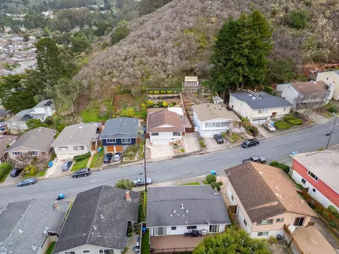 View/Area - 1536 Valdez Way, Pacifica, CA 94044 photo 2 of 5