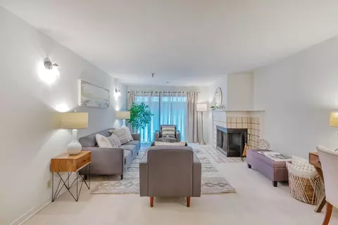 295 Lenox Ave 203, Oakland, CA 94610