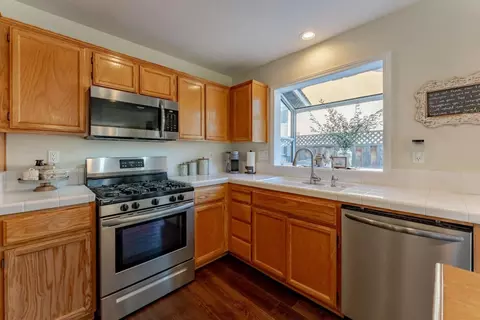 Kitchen - 724 Wisteria Dr, Gilroy, CA 95020 photo 2 of 4