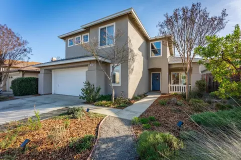 Exterior - 724 Wisteria Dr, Gilroy, CA 95020 photo 3 of 10