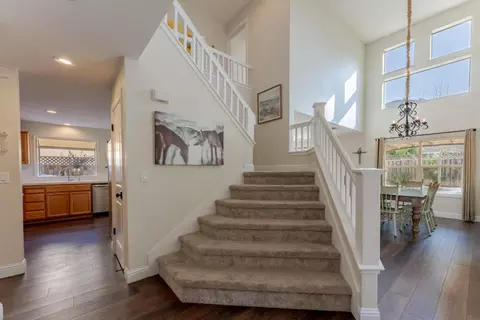 Entry Way - 724 Wisteria Dr, Gilroy, CA 95020 photo 2 of 5