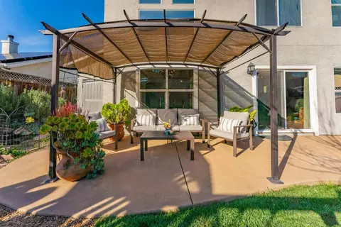 Exterior - 724 Wisteria Dr, Gilroy, CA 95020 photo 5 of 10