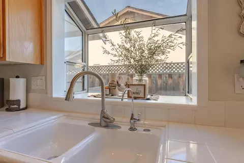 Kitchen - 724 Wisteria Dr, Gilroy, CA 95020 photo 3 of 4