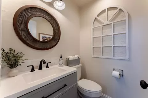 Bath - 724 Wisteria Dr, Gilroy, CA 95020 photo 1 of 3