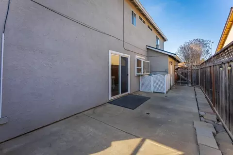 Exterior - 724 Wisteria Dr, Gilroy, CA 95020 photo 9 of 10