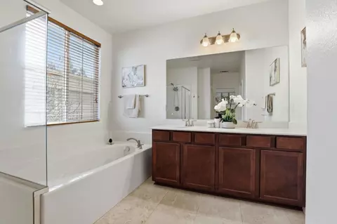 Bath - 170 Sturla Way, Gilroy, CA 95020 photo 2 of 3