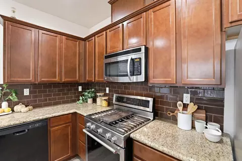 Kitchen - 170 Sturla Way, Gilroy, CA 95020 photo 2 of 6