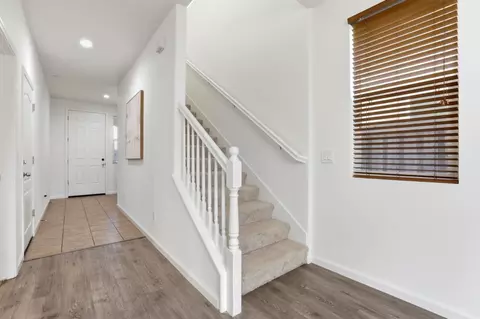 Entry Way - 170 Sturla Way, Gilroy, CA 95020 photo 2 of 3