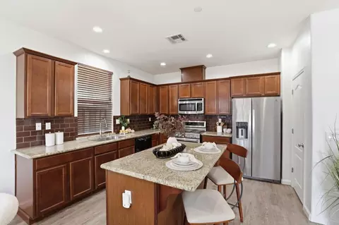 Kitchen - 170 Sturla Way, Gilroy, CA 95020 photo 3 of 6
