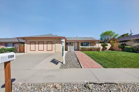 1300 Mesa Dr, Hollister, CA 95023